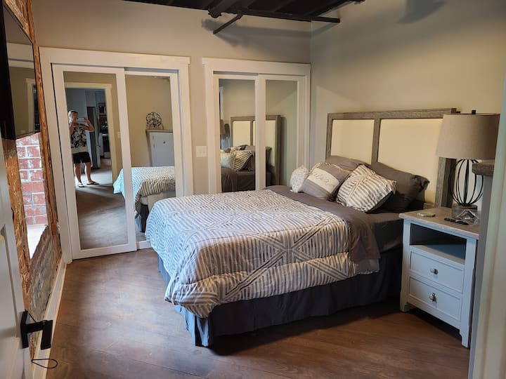 Second bedroom with queen sized bed. Located on first floor.