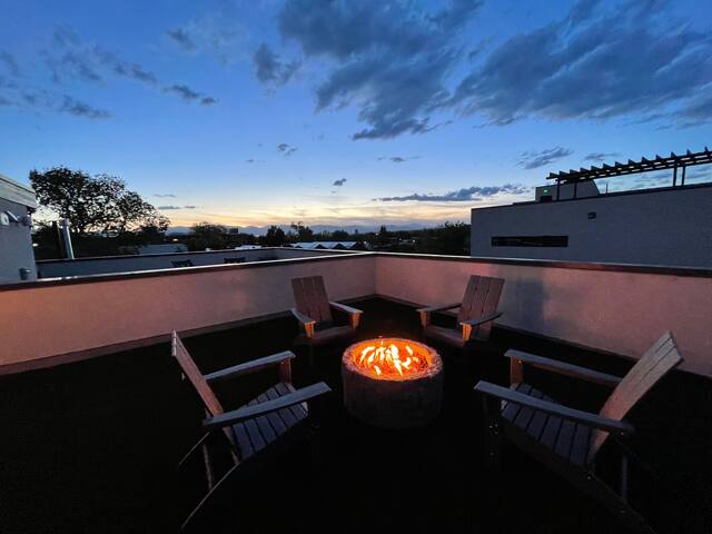 Heart of Tennyson – w/Rooftop Views & $0 cleaning gallery image 4