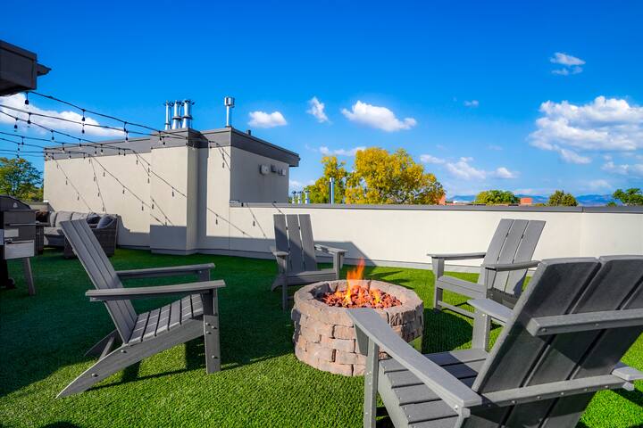 Heart of Tennyson – w/Rooftop Views & $0 cleaning gallery image 2