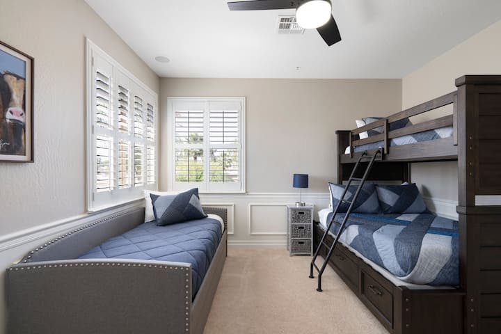 Bunk bed & trundle bedroom.
4 beds total in this room! (Trundle- twin bed above- pull out below is also a twin bed, Bunk bed- above bed is twin- below is a full bed)