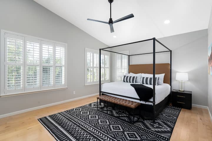 Master bedroom King suite with a 4K TV & attached & spa like bathroom! 
(King Mattress)