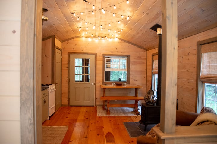 Secluded, Cozy Cabin Nestled In The Maine Woods - Maine