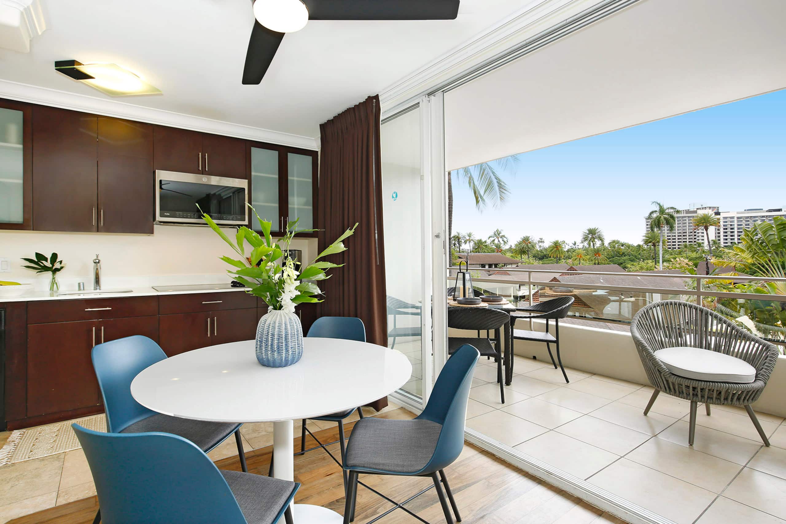 Condo in Honolulu · ★4.82 · 2 bedrooms · 3 beds · 1 private bath - Image 1