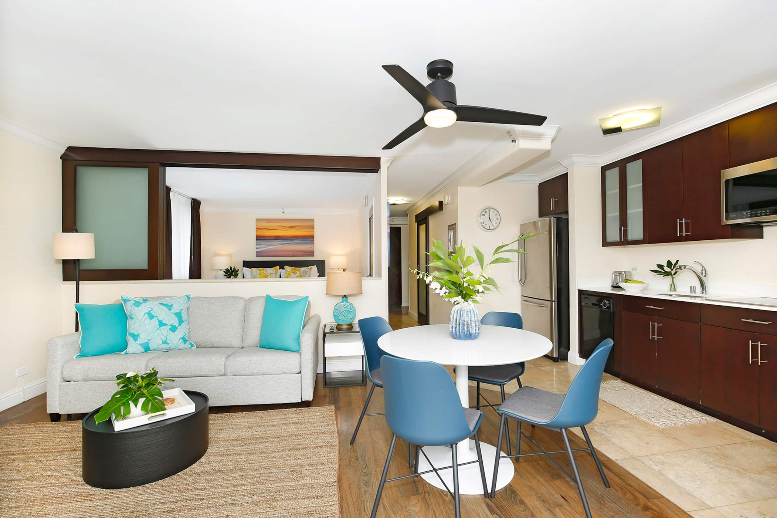 Condo in Honolulu · ★4.82 · 2 bedrooms · 3 beds · 1 private bath - Image 2