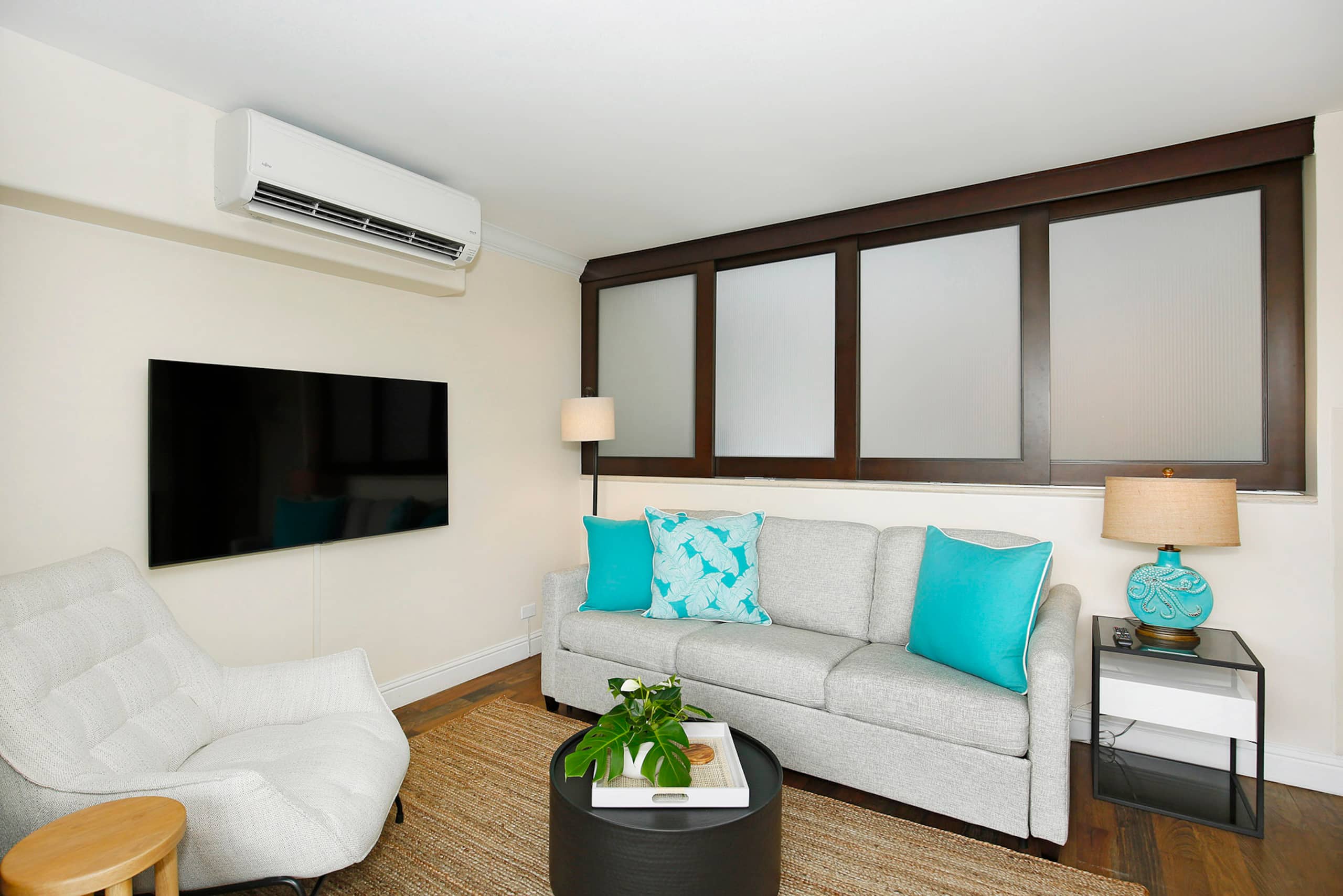 Condo in Honolulu · ★4.82 · 2 bedrooms · 3 beds · 1 private bath - Image 5