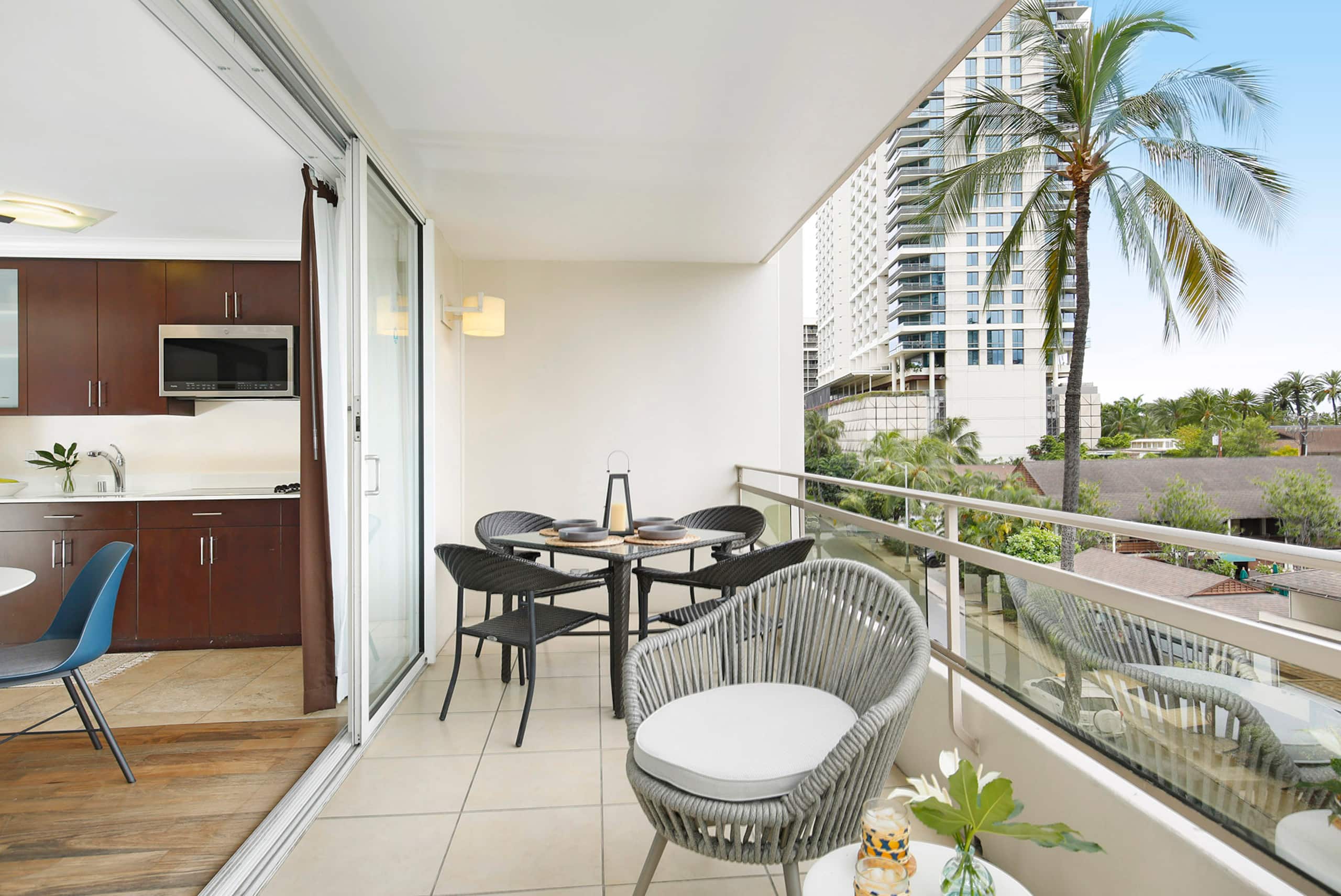 Condo in Honolulu · ★4.82 · 2 bedrooms · 3 beds · 1 private bath - Image 19