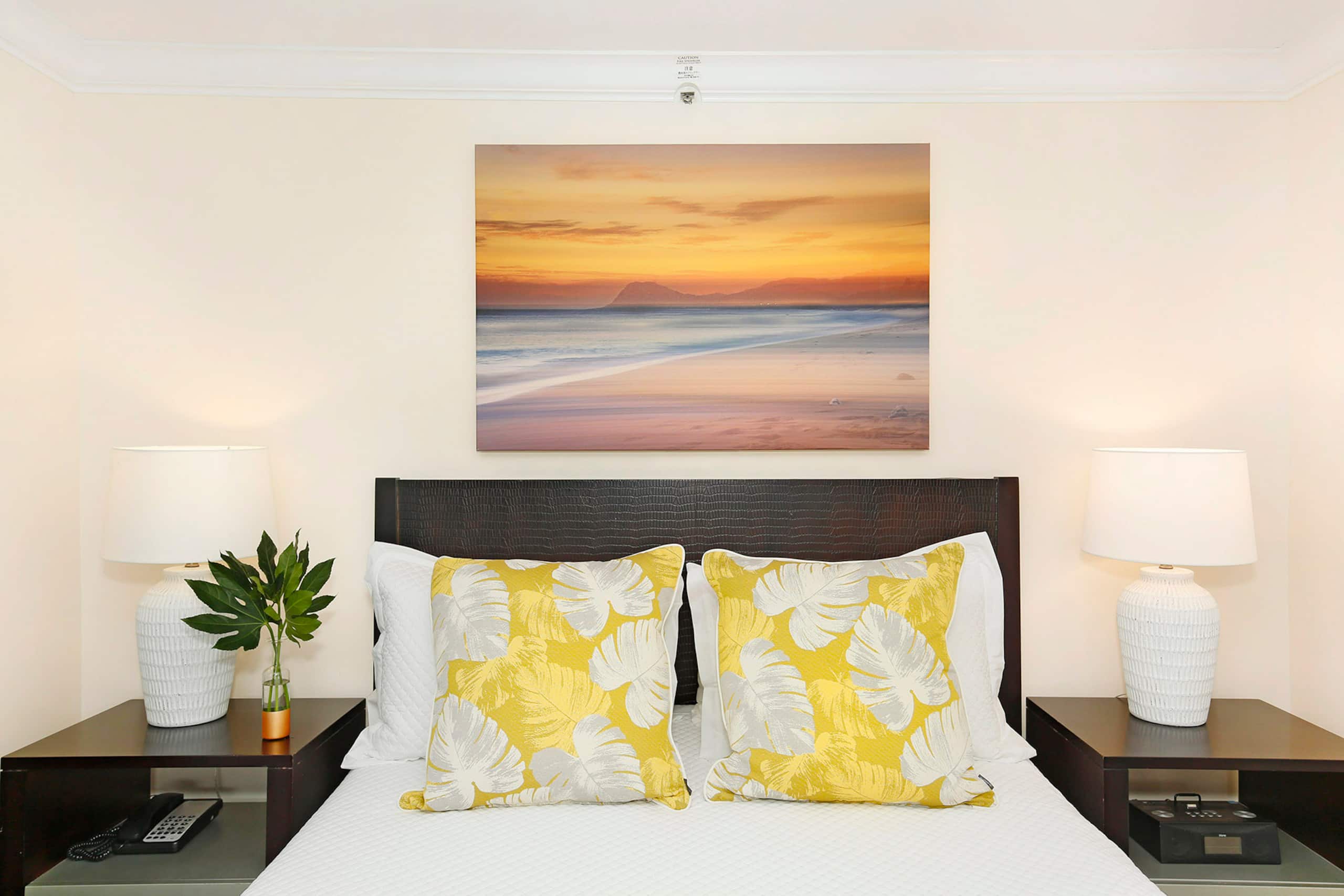 Condo in Honolulu · ★4.82 · 2 bedrooms · 3 beds · 1 private bath - Image 10