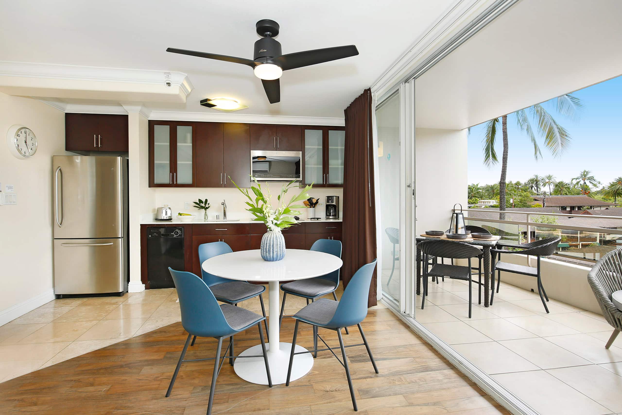 Condo in Honolulu · ★4.82 · 2 bedrooms · 3 beds · 1 private bath - Image 7