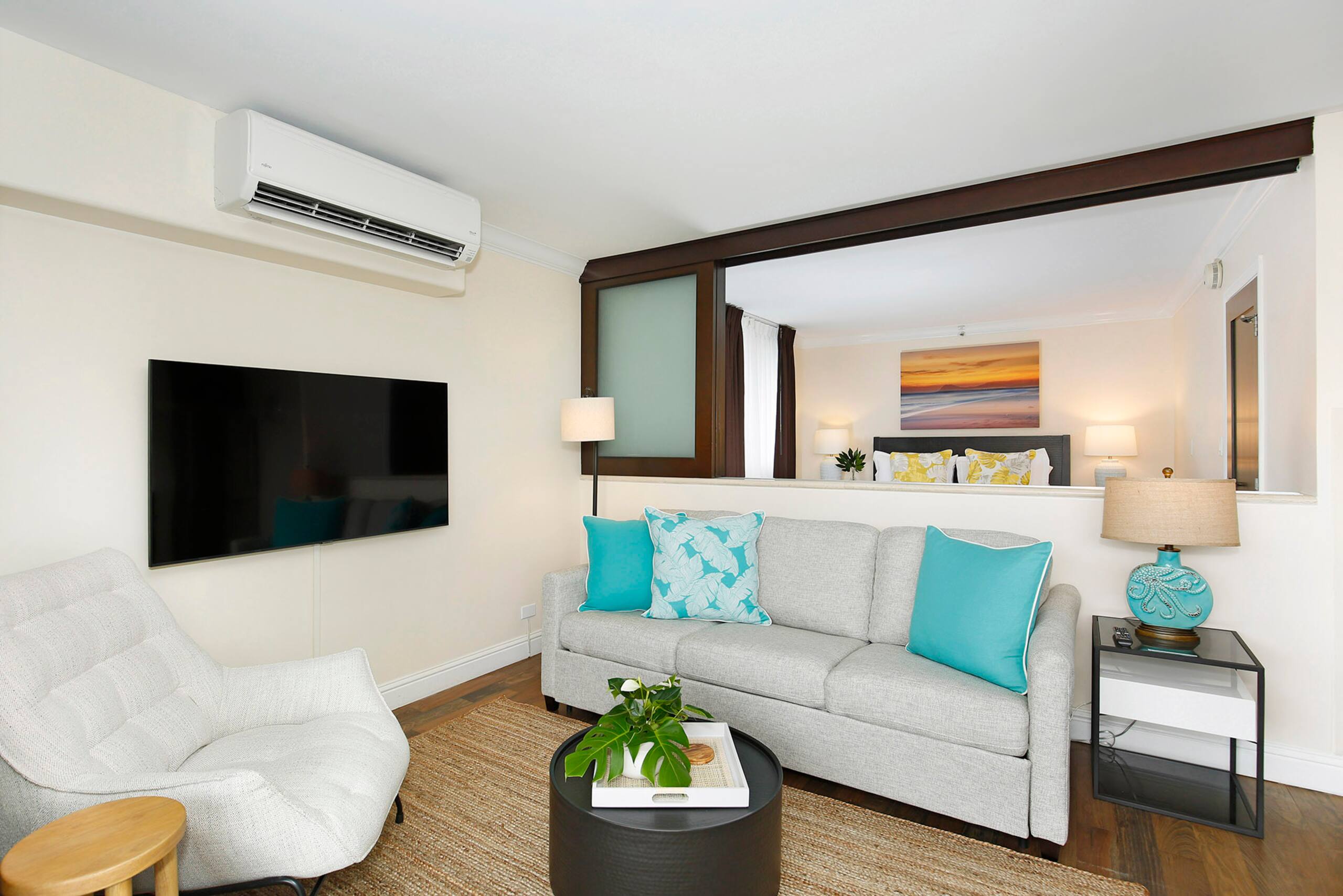 Condo in Honolulu · ★4.82 · 2 bedrooms · 3 beds · 1 private bath - Image 4