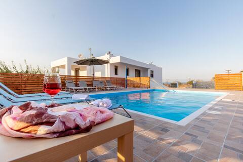Villa Cleopatra: Heated Pool, Tennis & Football