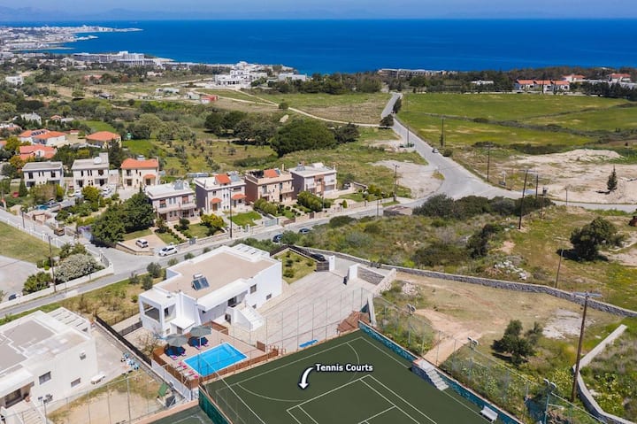 Villa Cleopatra: Heated Pool, Tennis & Football
