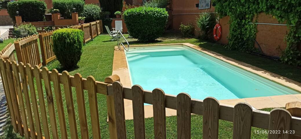 Agradable casa rural con piscina y gran jardín gallery image 4