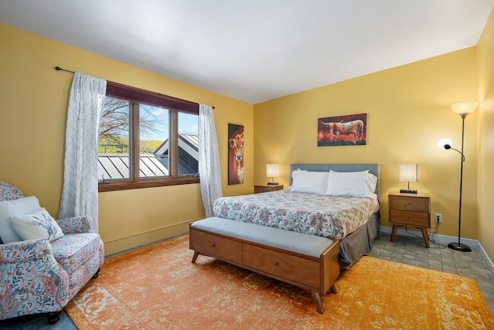 Chambre Queen Size à l'étage.