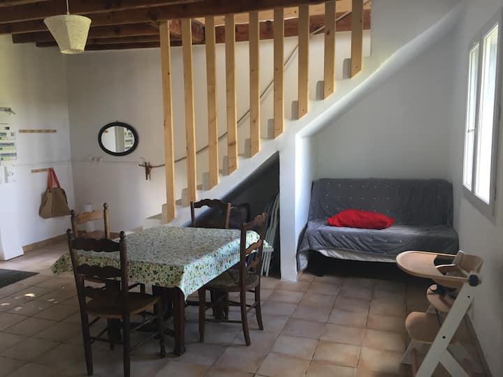 Petite Maison Authentique, Sans Draps Ni Serviette - Hostens