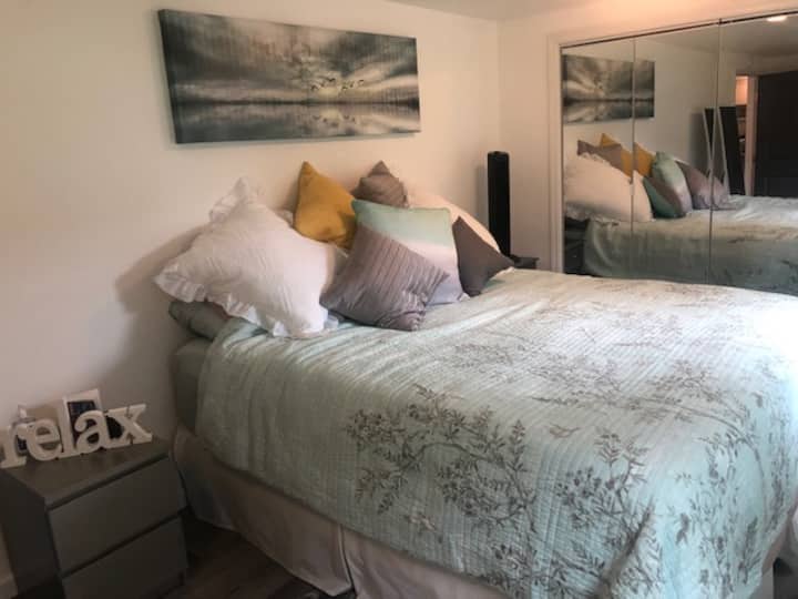 מיטת קינג סייז, עם נוף יפהפה למים