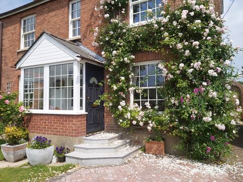 Character Dorset country house, sleeps 8.