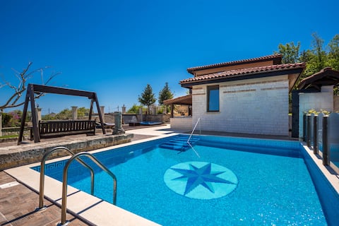 Villa Cook - Sea View / Heated Pool 10ppl@Balchik