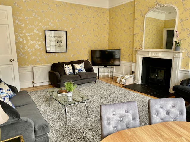 Newly upgraded flat in World Heritage location gallery image 2
