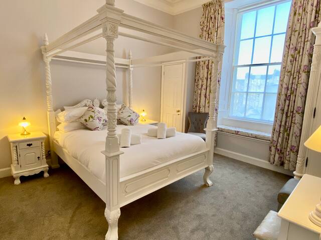 Newly upgraded flat in World Heritage location gallery image 5