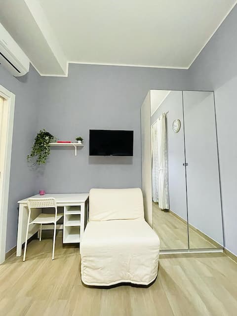 Cozy room [Magenta - Station] Independent room