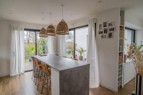 Popular Airbnb listing: Nice little house by the sea in La Bernerie En Retz