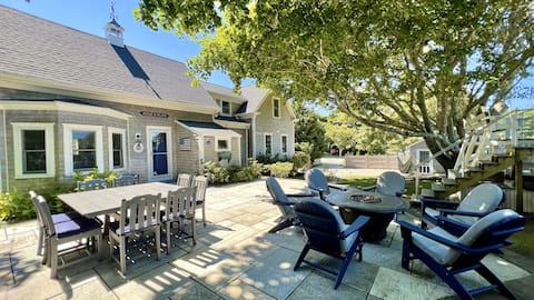 Successful Airbnb property: Downtown Chatham Walk to Everything: 4 Bedroom+ in Chatham