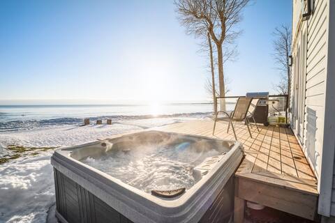 Bianca Beach House - EV/Hot Tub/Firepit/Waterfront