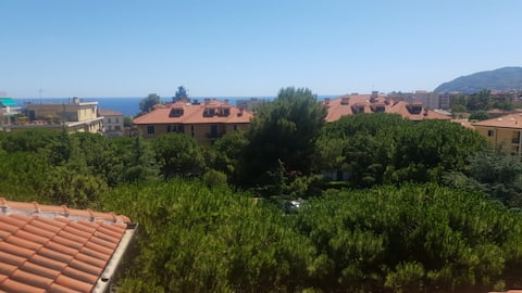 Top Airbnb: Apartment in the Villaggio dei Fiori in Cervo (IM) a Cervo