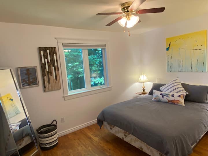 Dormitorio3: cama tamaño queen.