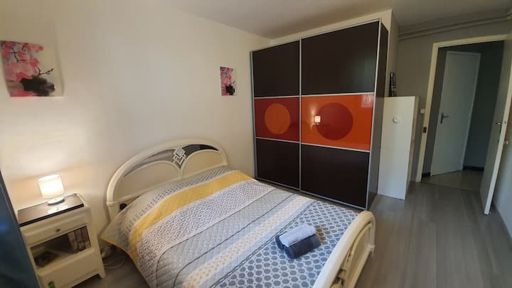 बेडरूम 2 - 140 बिस्तर - खिड़की से दृश्य - डबल अलमारी