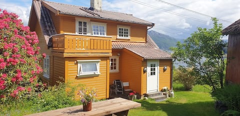 Summer idyll by boat by the Lysefjord!