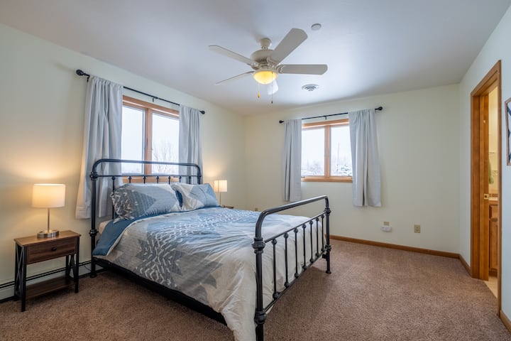 First floor second bedroom with queen size bed and ensuite bathroom