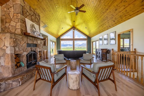 Mountain View Home w/Hot Tub - Close to Downtown!