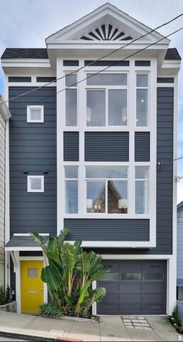 Modern Bernal house with views! gallery image 2