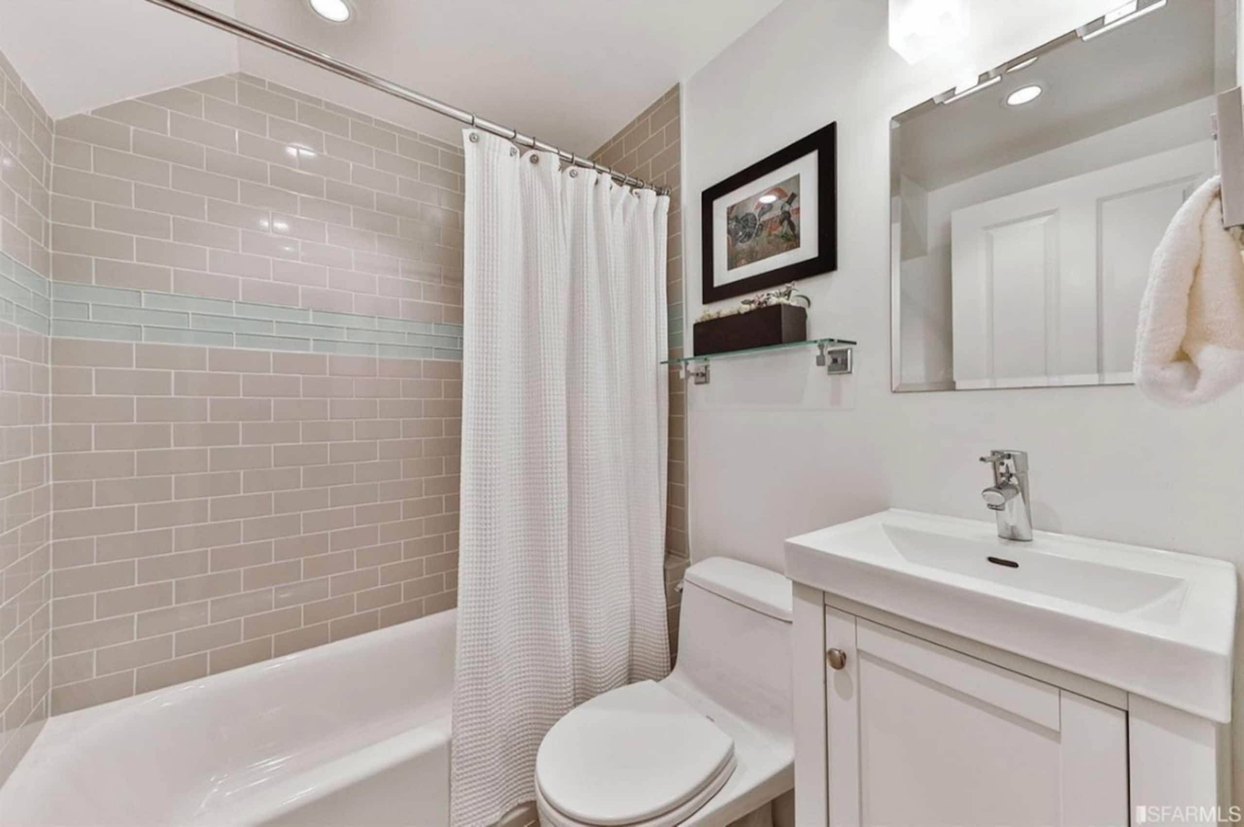 Home in San Francisco · ★4.92 · 3 bedrooms · 3 beds · 3 baths - Image 13