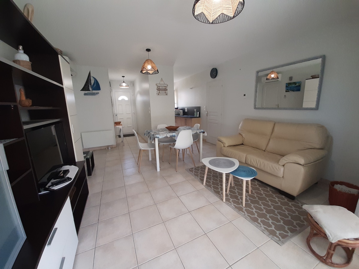 Top performing Airbnb: Quiet, cozy house with garden and garage in Andernos Les Bains