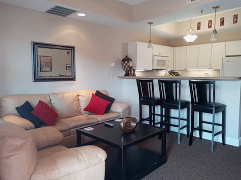 Top performing Airbnb: Lux Bristol Mot SPDWY condo/Pvt Balcony-Mtn View! in Bristol