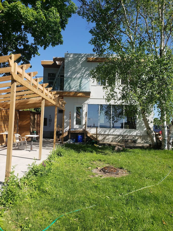 Lakefront 2-storey Cottage In Prince Edward County - Presqu'ile Provincial Park
