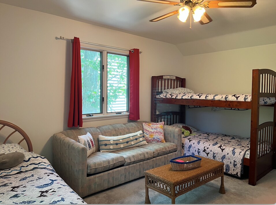 Mbrojtësi i krevatit të krevatit poshtë krevatit nëse nevojitet.  Askush mbi 125 kilogramë.