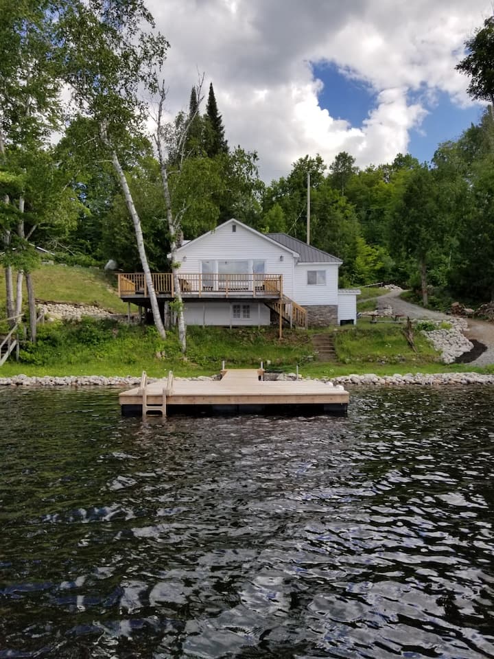 Cheerful 3 bedroom cottage on Baptiste Lake. Cottages for Rent in