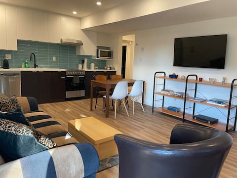 Unique 2 Bedroom Suite with Private Patio & Garden