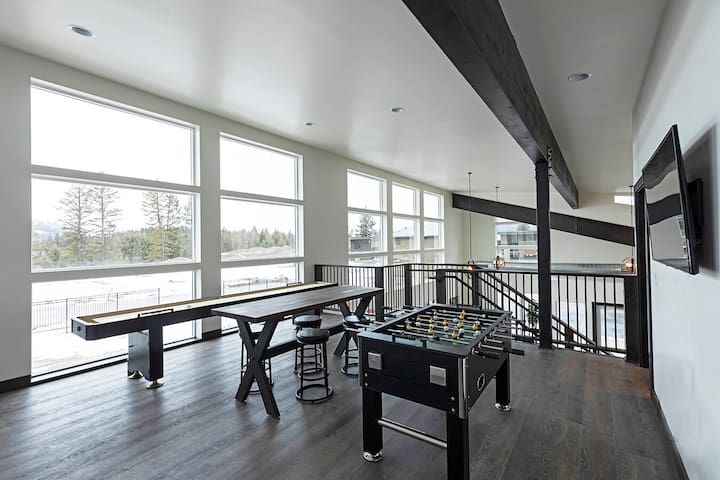 2bd/2br - Higher End Place w/ Privacy!