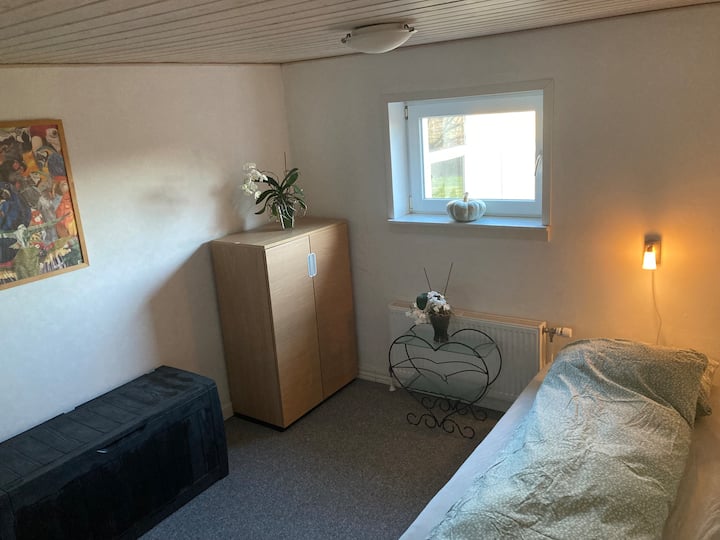 Plan d'étage de la chambre avec lit simple