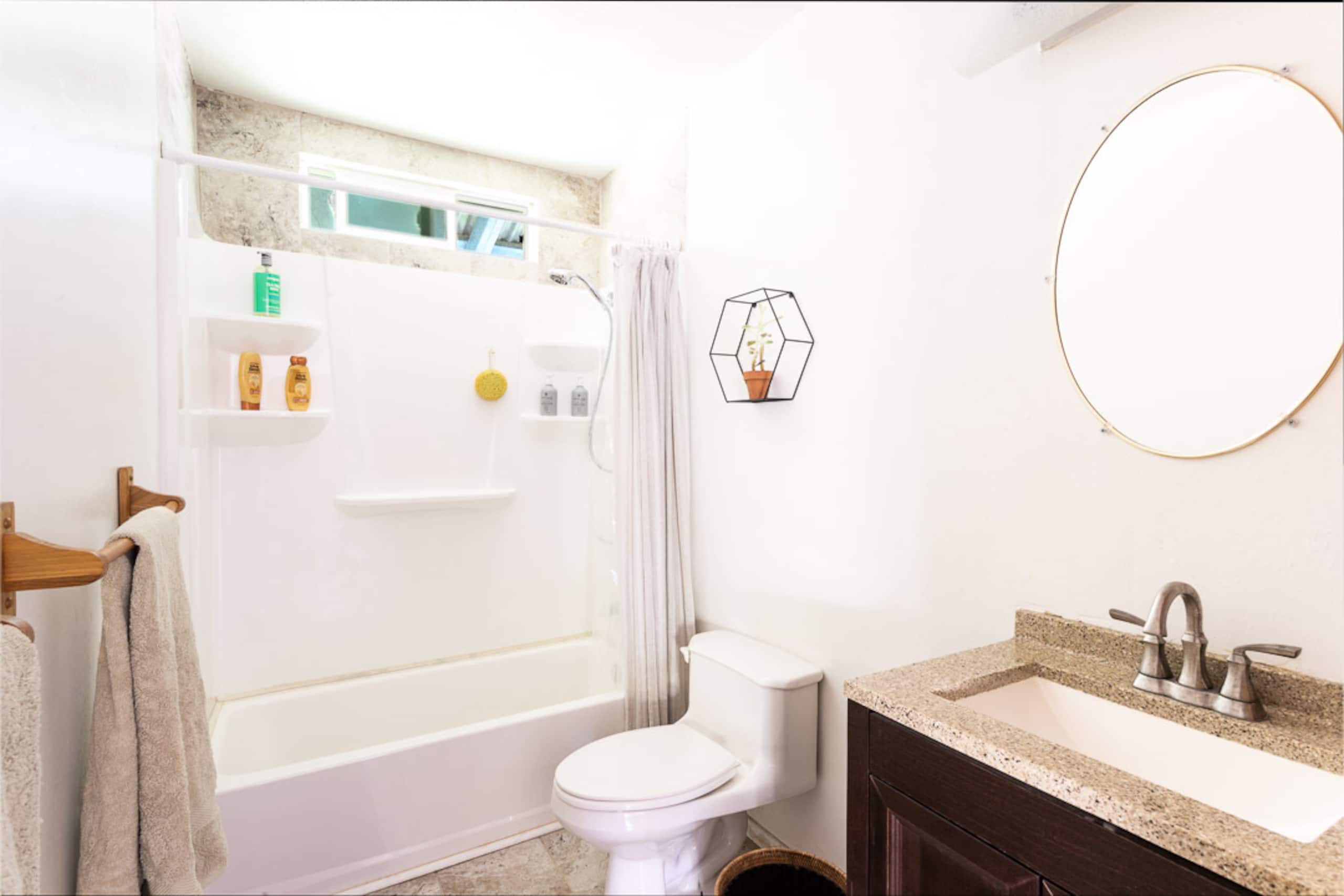 Home in Keaau · ★4.93 · 1 bedroom · 1 bed · 1 private bath - Image 9
