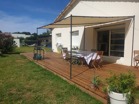 New pool house, 4 hp. 6 pers. enclosed garden