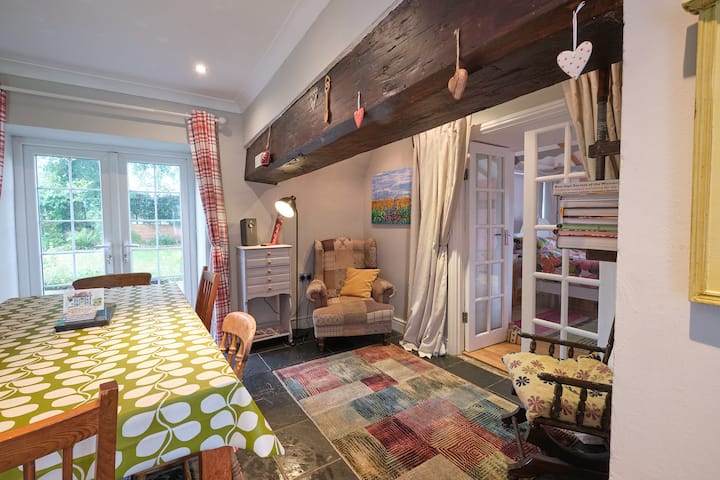 Drws Y Coed Cottage, Dog Friendly Sleeps 2-8 - New Quay