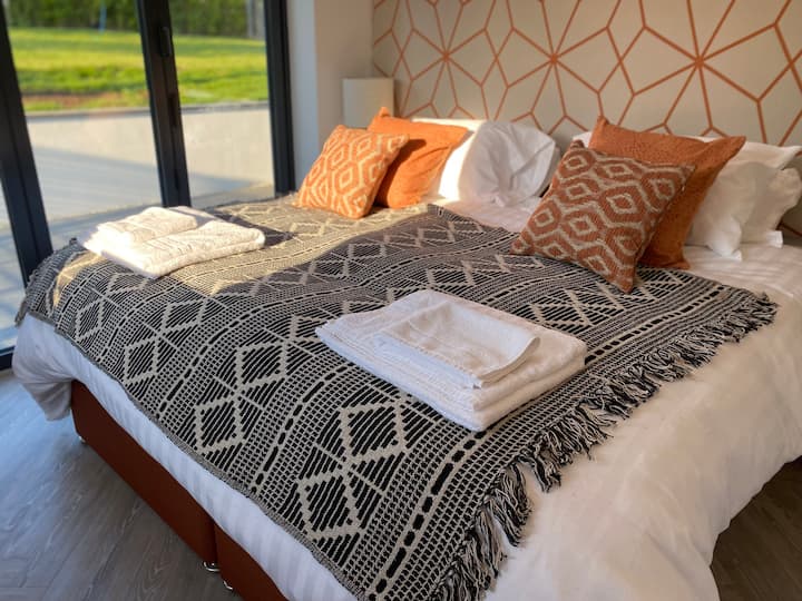 Bedroom 1 - Super-king or interlocking twin