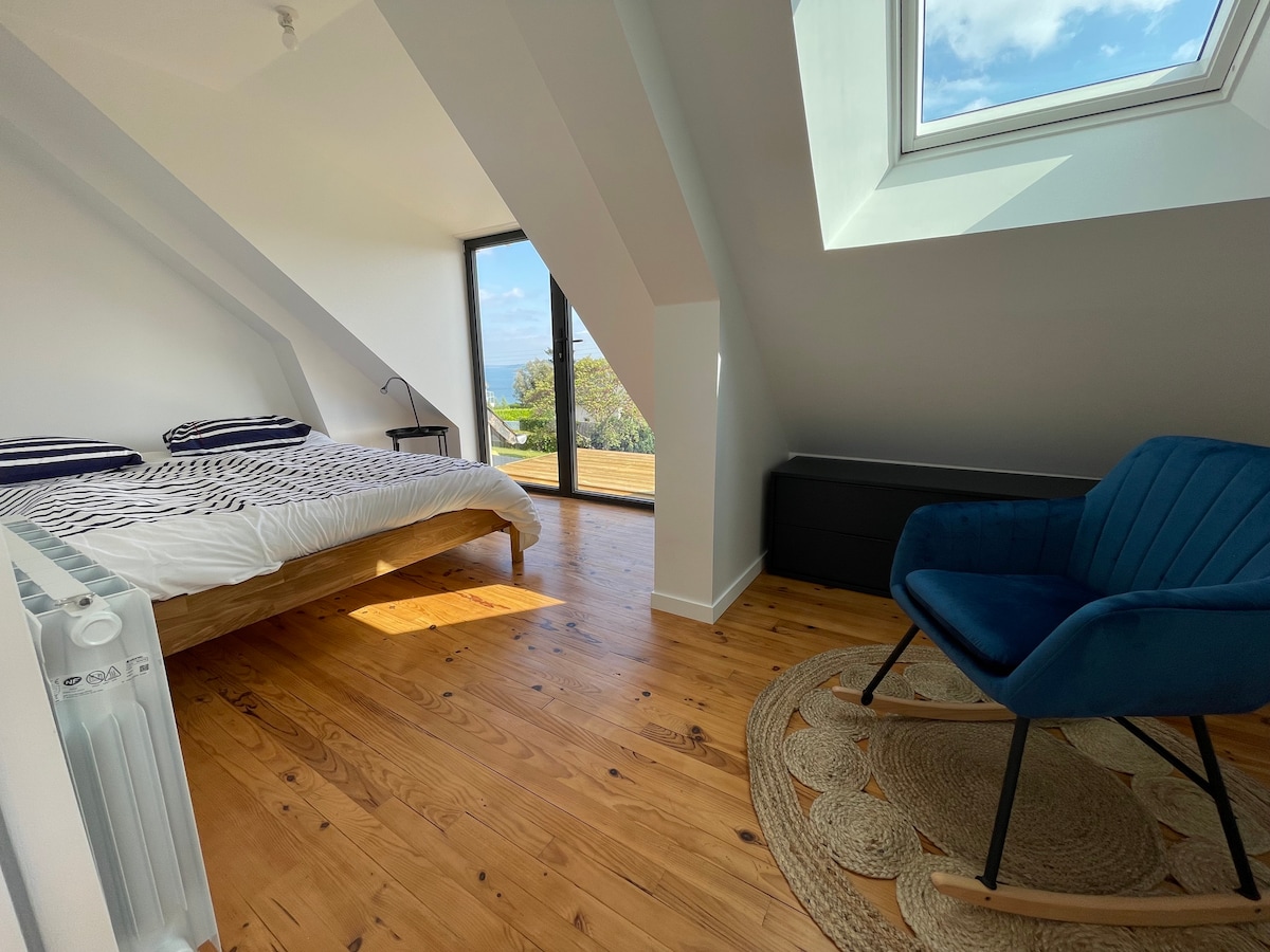 hoofdslaapkamer met uitzicht op zee, bed 160x190, op de 2e verdieping 