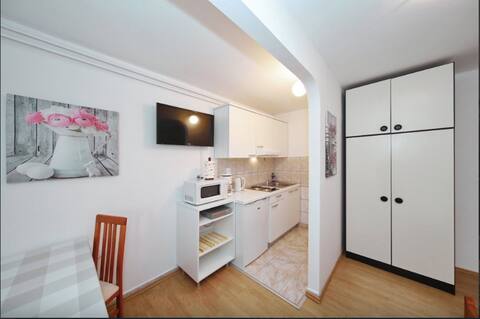 Top Airbnb: Cozy Seaside Studio - 10 steps from sea! in Kožino