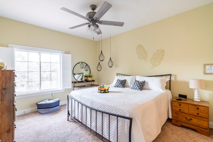 Bedroom1 with king bed and en suite bath